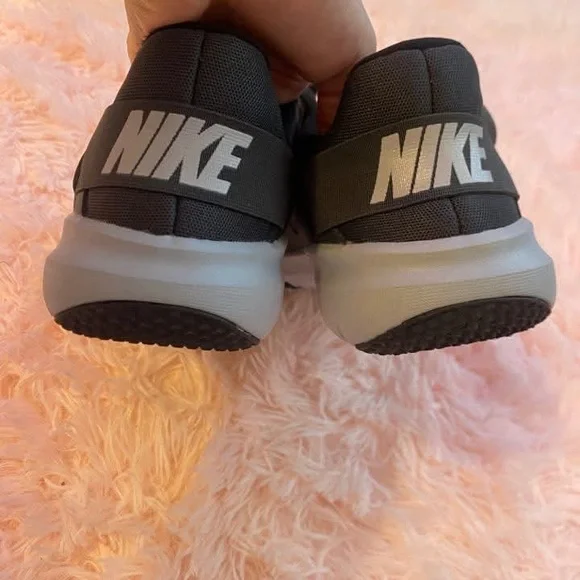 Nike Flex Control 3 charcoal Shoe. - Picture 4 of 5